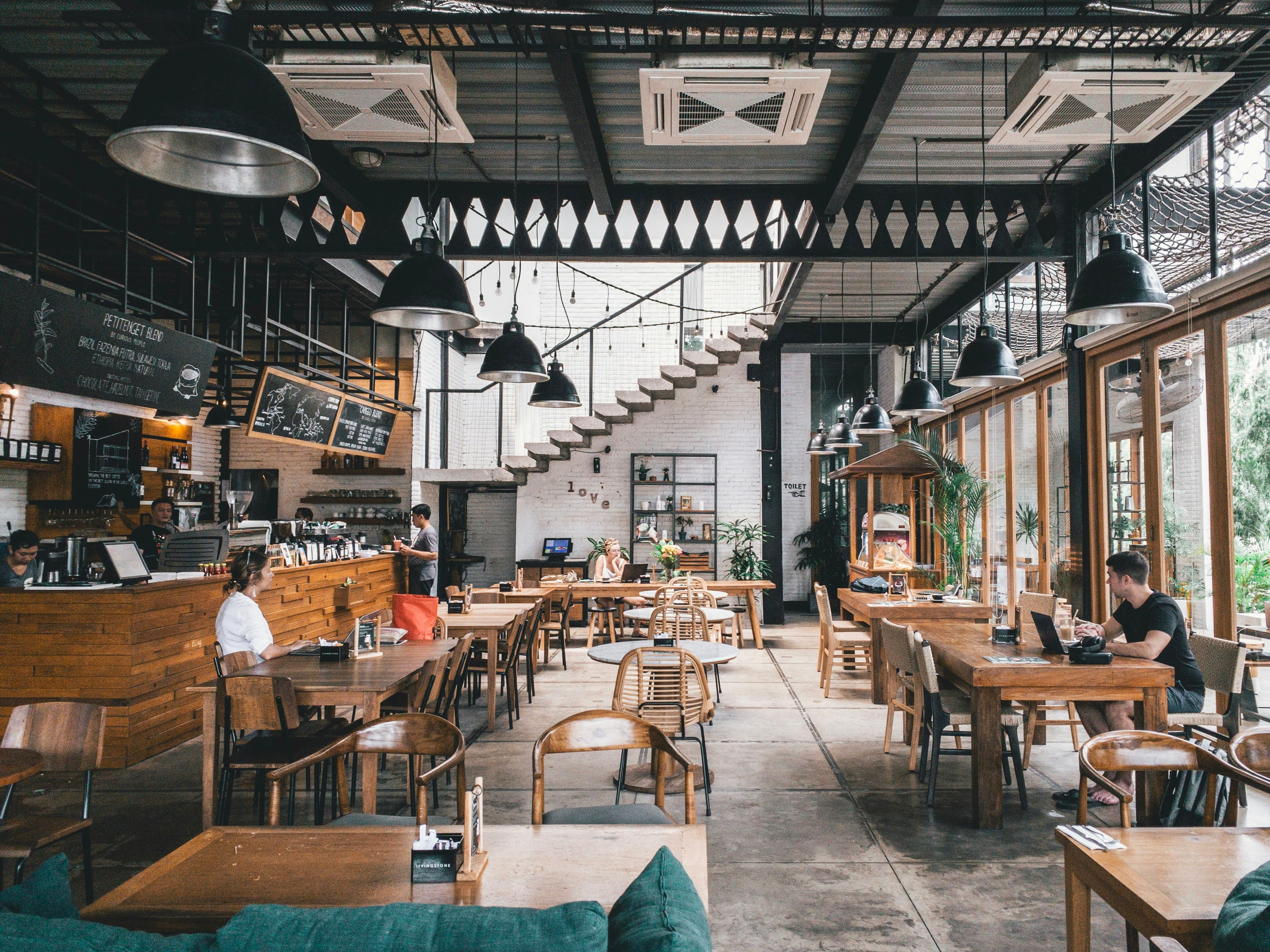 GLP-1 and Eating Out: How to Navigate Restaurants and Social Events Without the Awkwardness